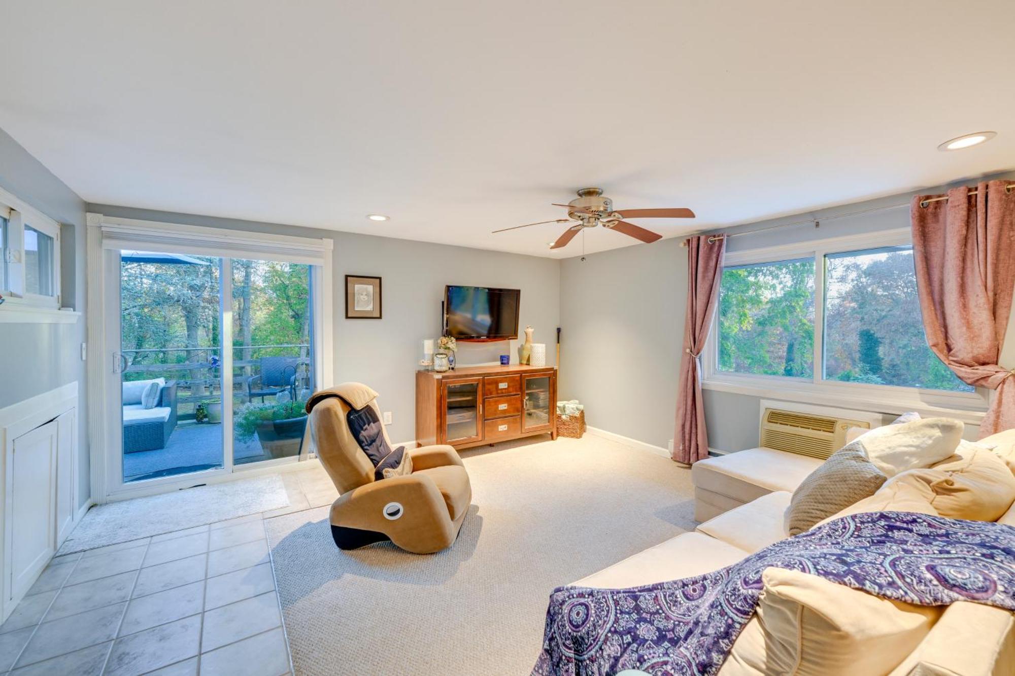 Cozy Dix Hills Apt With Deck About 7 Mi To Beach! Εξωτερικό φωτογραφία