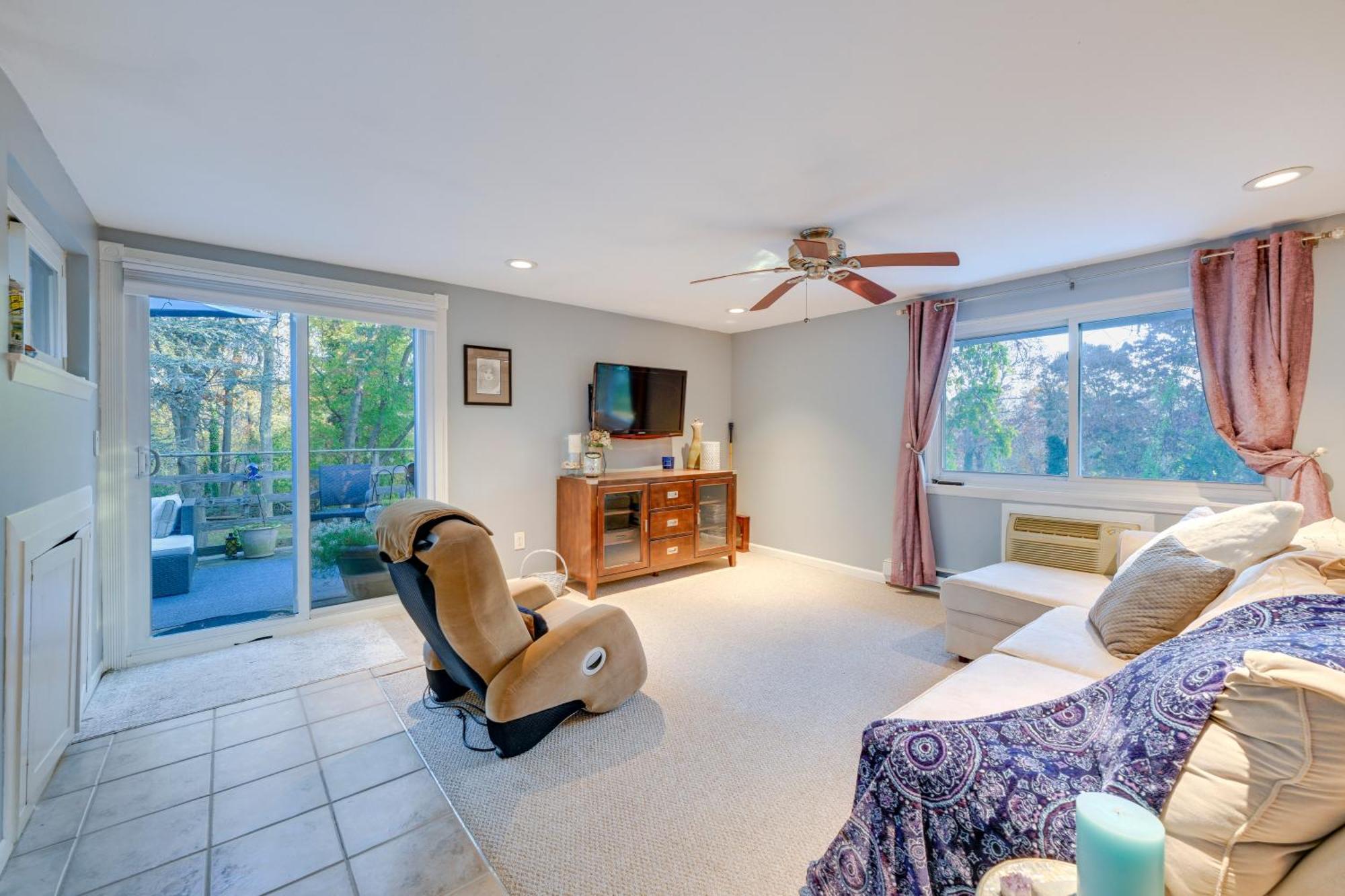 Cozy Dix Hills Apt With Deck About 7 Mi To Beach! Εξωτερικό φωτογραφία