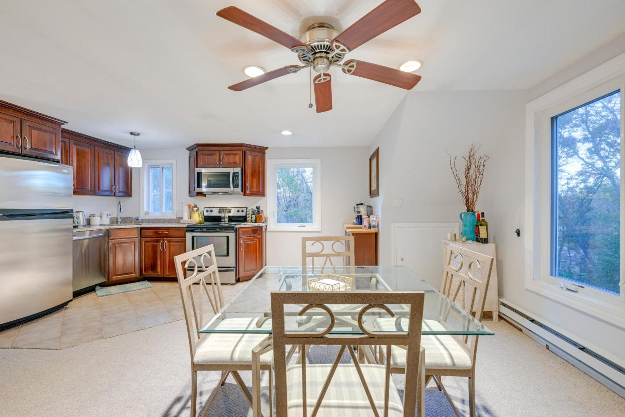 Cozy Dix Hills Apt With Deck About 7 Mi To Beach! Εξωτερικό φωτογραφία