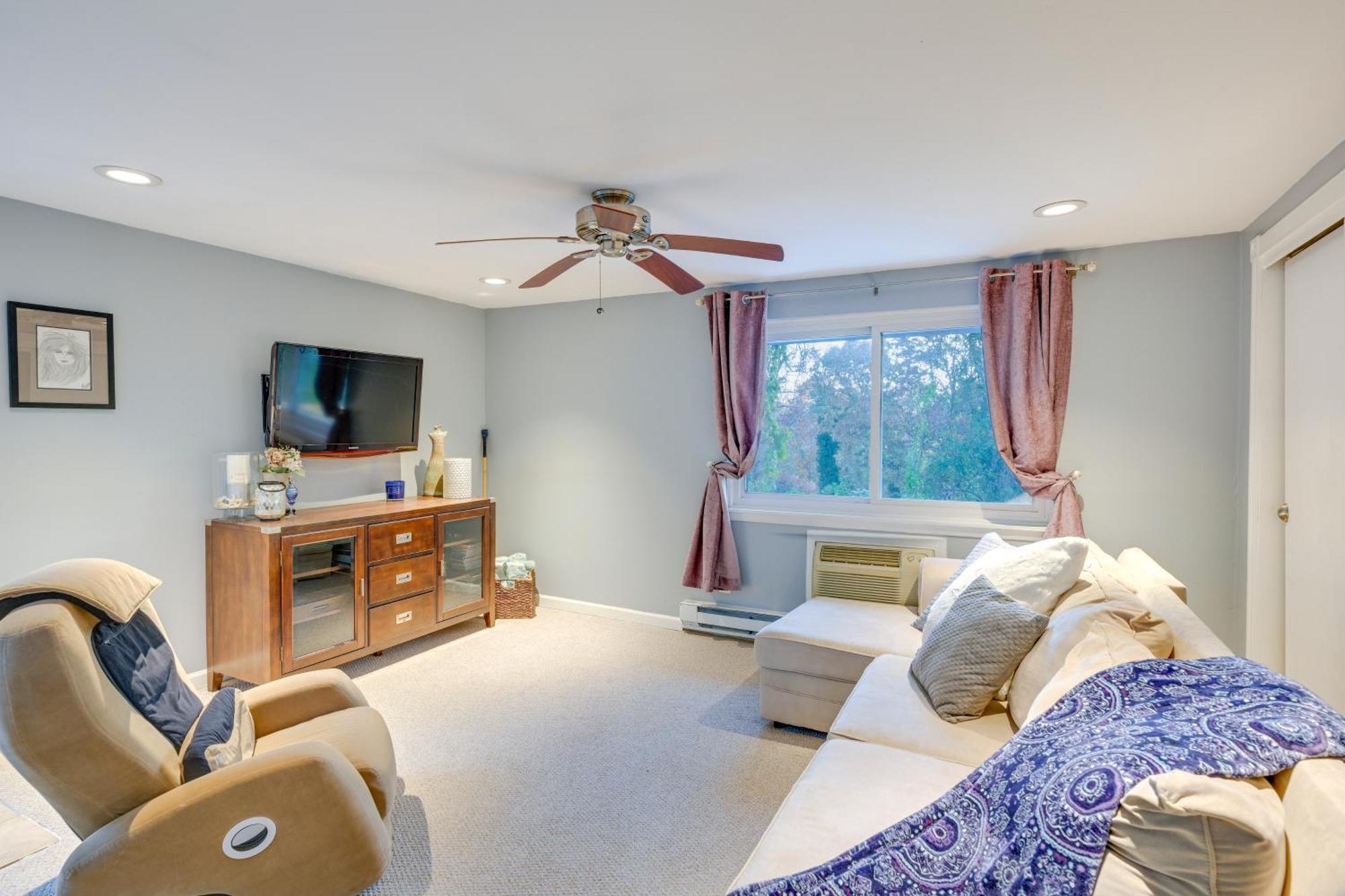 Cozy Dix Hills Apt With Deck About 7 Mi To Beach! Εξωτερικό φωτογραφία